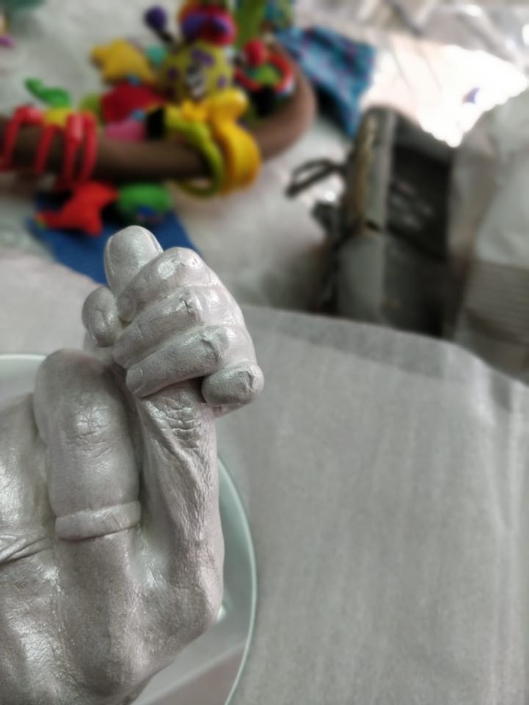 Hand-and-body-casting-handen-baby-grootmoeder
