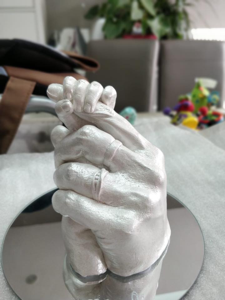 Hand-and-body-casting-handen-kind-en-moeder